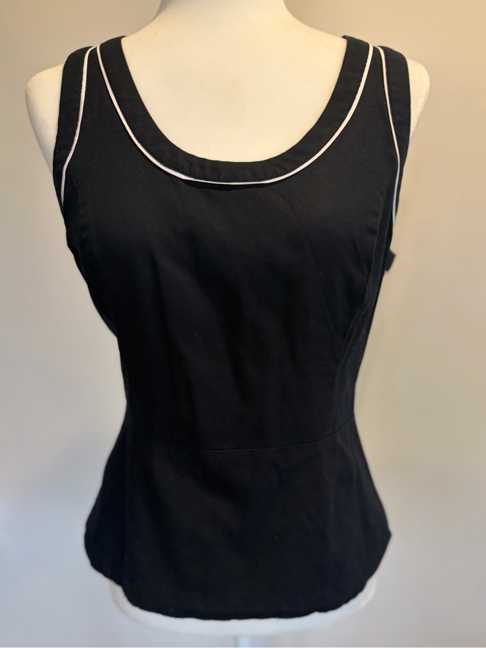 Black Sleeveless Scoop Neck Tank Top with White Piping